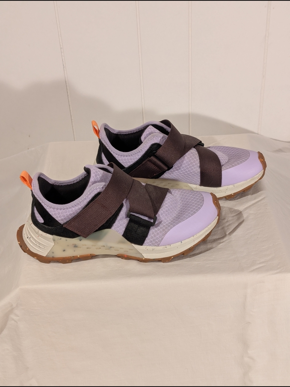 Women’s Lilac Athletic Sneakers with Adjustable Cross Straps